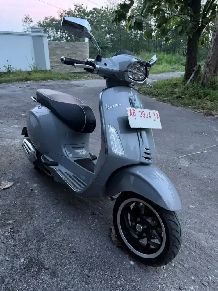 Dijual Cepet !!!
Vespa Sprint (Matic) KM Jalan 3000