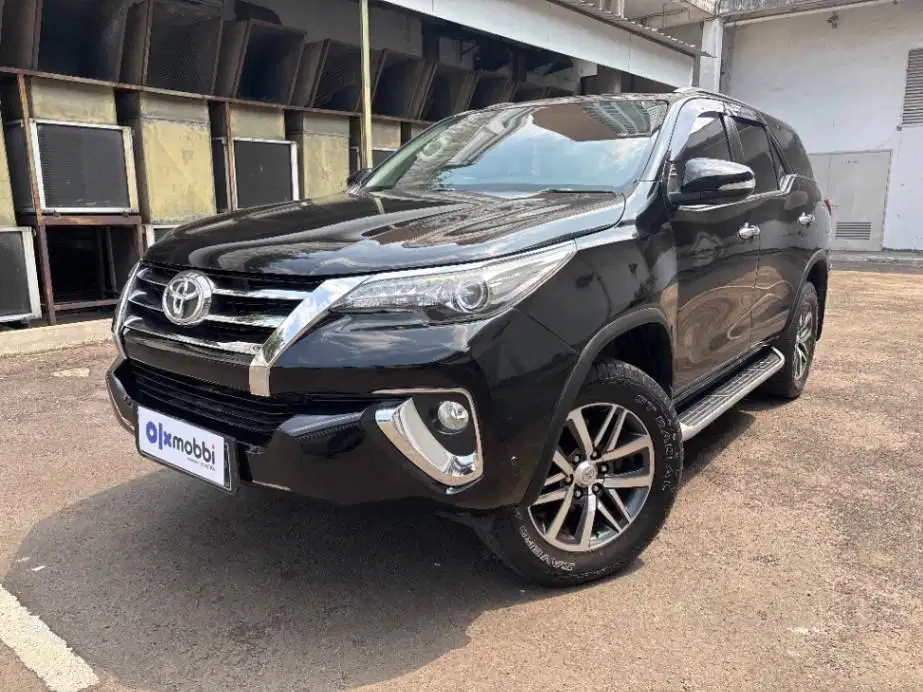 DP Murah Toyota Fortuner  2.7 4x2 SRZ Bensin-AT 2016 Hitam
