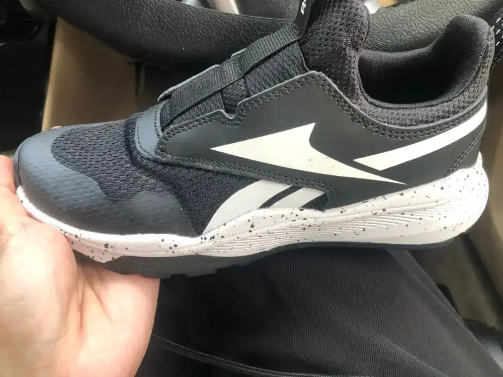 Dijual sepatu reebok anak