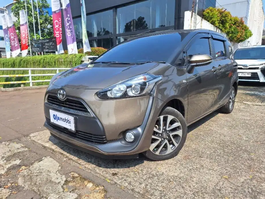 DP Murah Toyota Sienta  1.5 V Bensin-MT 2016 Abu