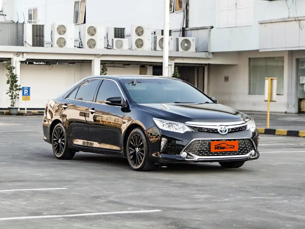 Camry 2.5V Hybrid AT (FACELIFT)
Th 2015 (nik 2015)