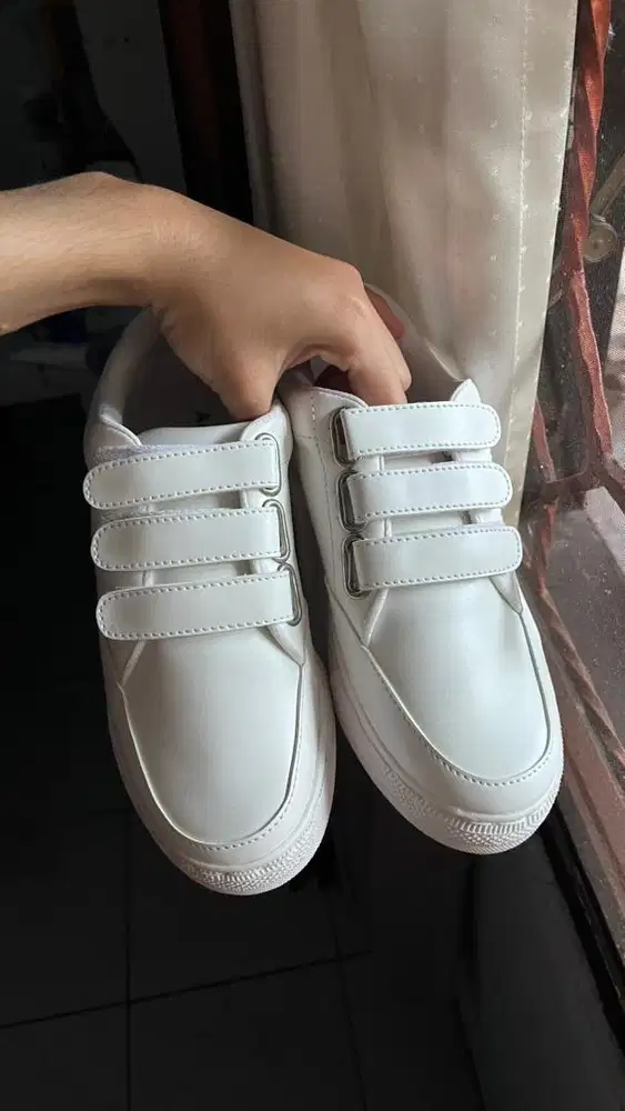 Sepatu Natara Putih 39