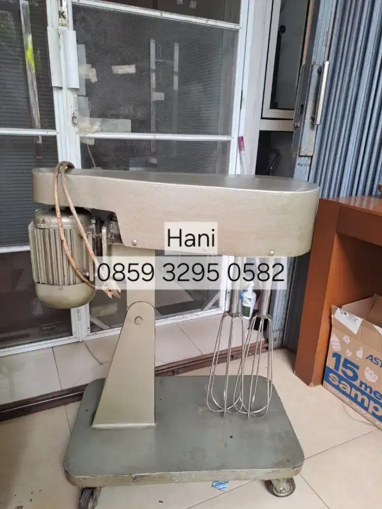 Mixer Adonan Elektrik Peninggalan Ortu