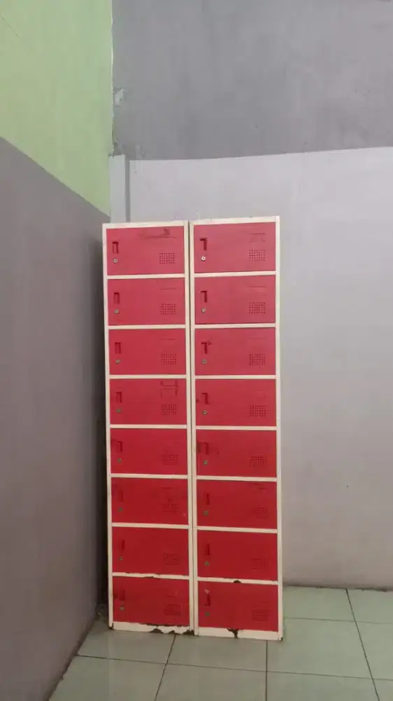 Lemari besi 8 susun merk Krisbow