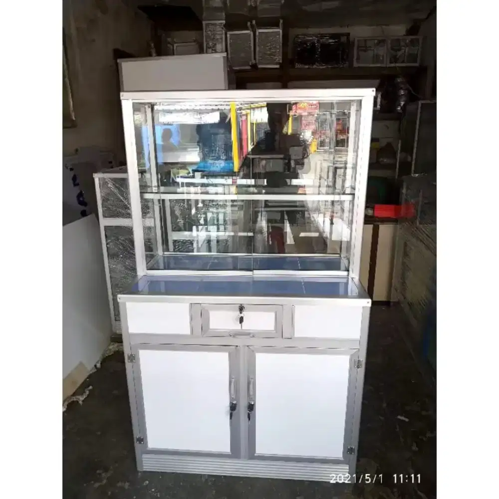 DIJUAL RUGI ETALASE UNTUK JUALAN