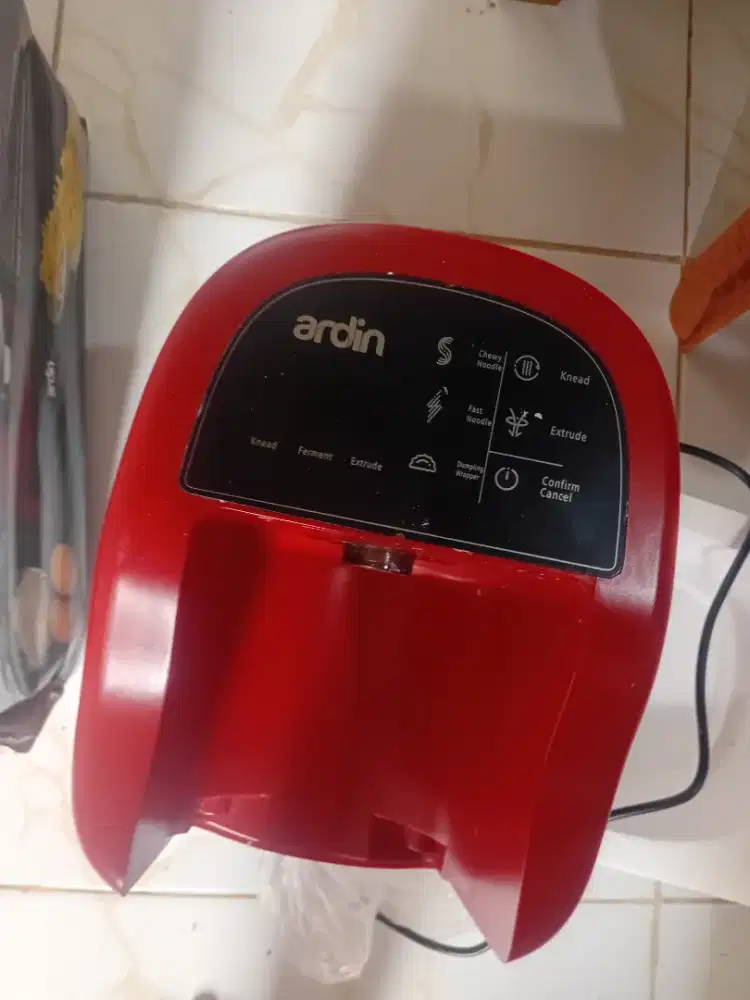 Pencetak mie dan pasta