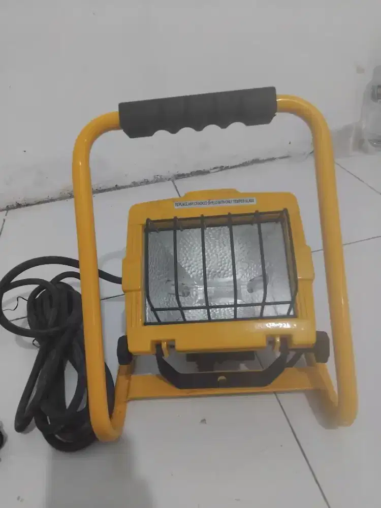 Lampu outdor taman atau bangunan