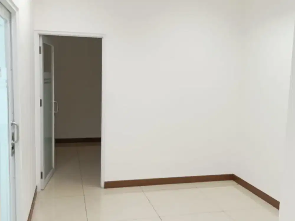 SEWA KANOR DI JAKARTA PUSAT GAMBIR 181M2 PARTISI 140K NEGO