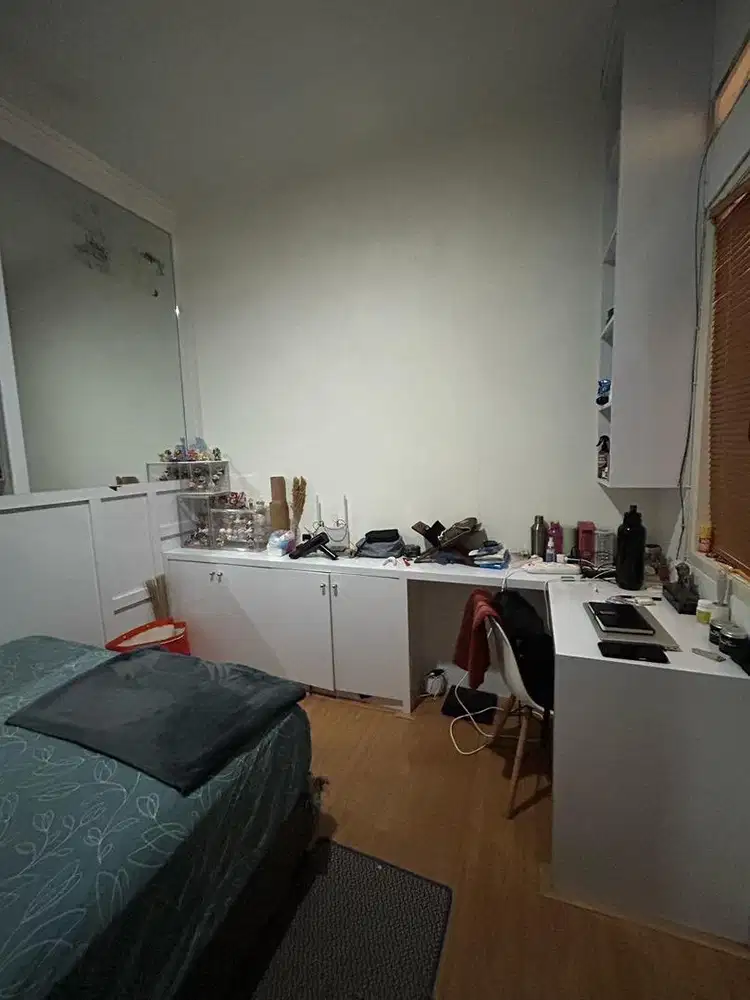 Rumah Kebon Jeruk (dekat halte busway)