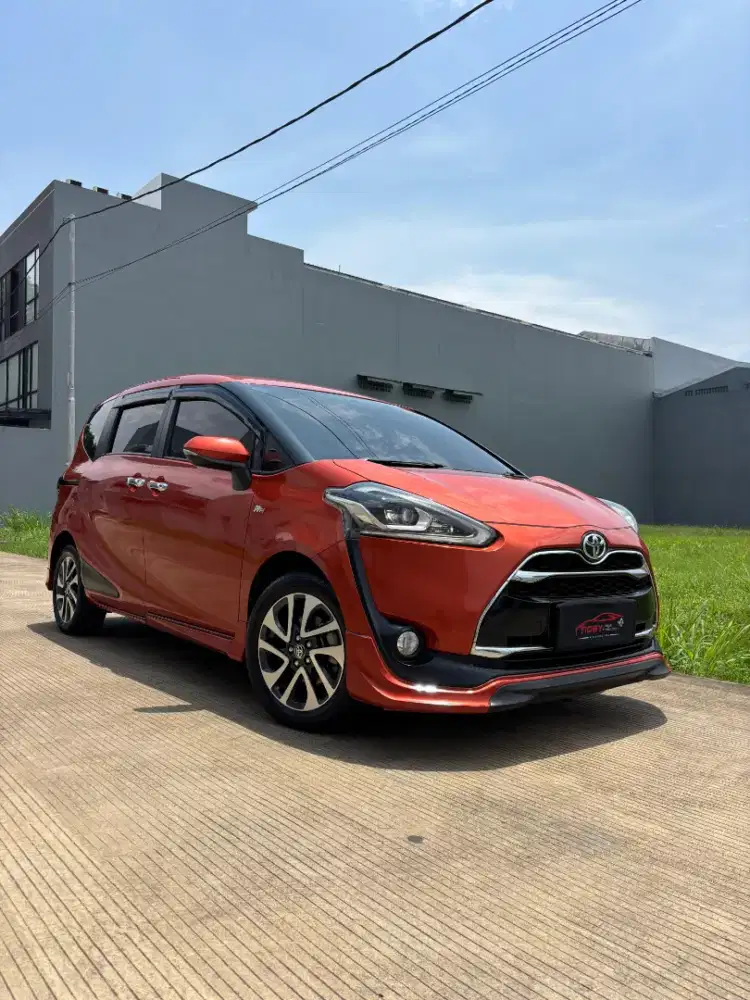 Toyota Sienta 1.5 Q matic 2016 bekas murah