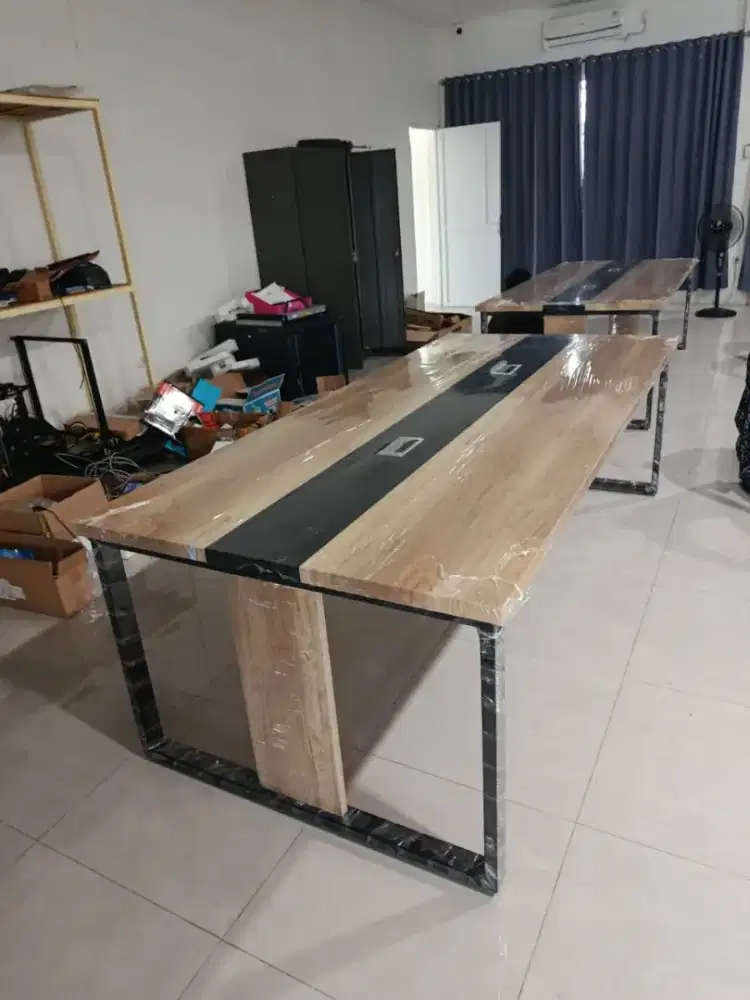 Meja meeting second like new