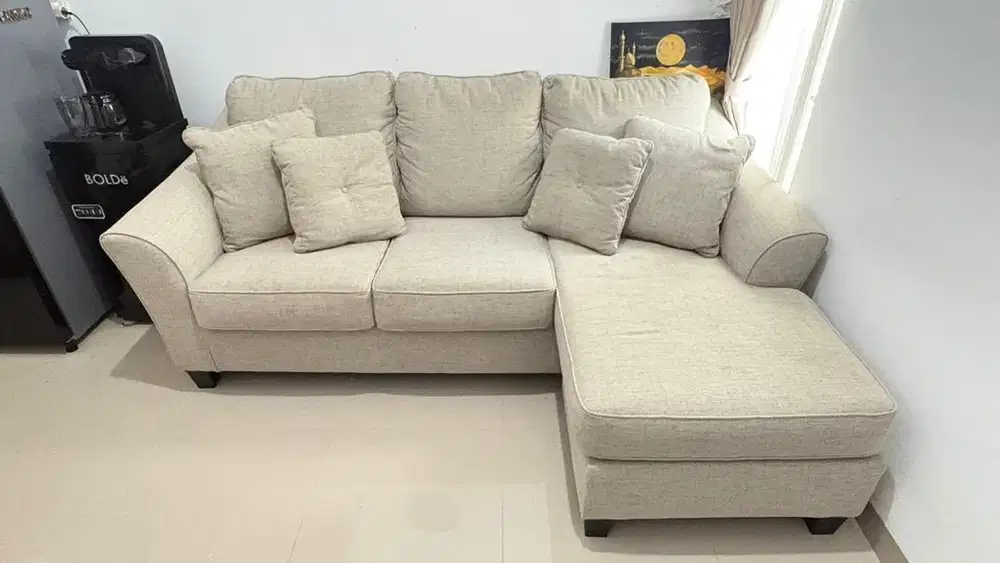Sofa L Ashley Abney Murah – Kondisi Bagus Like New