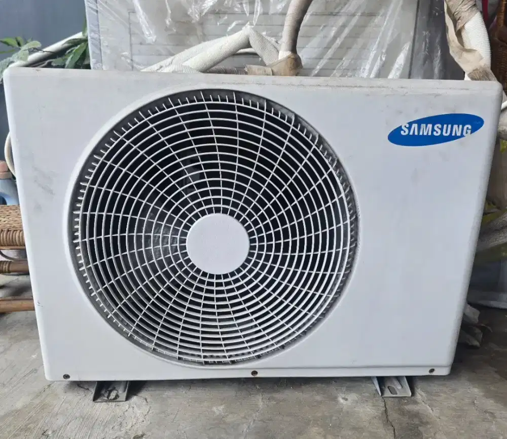 Outdoor AC Samsung 1/2 PK