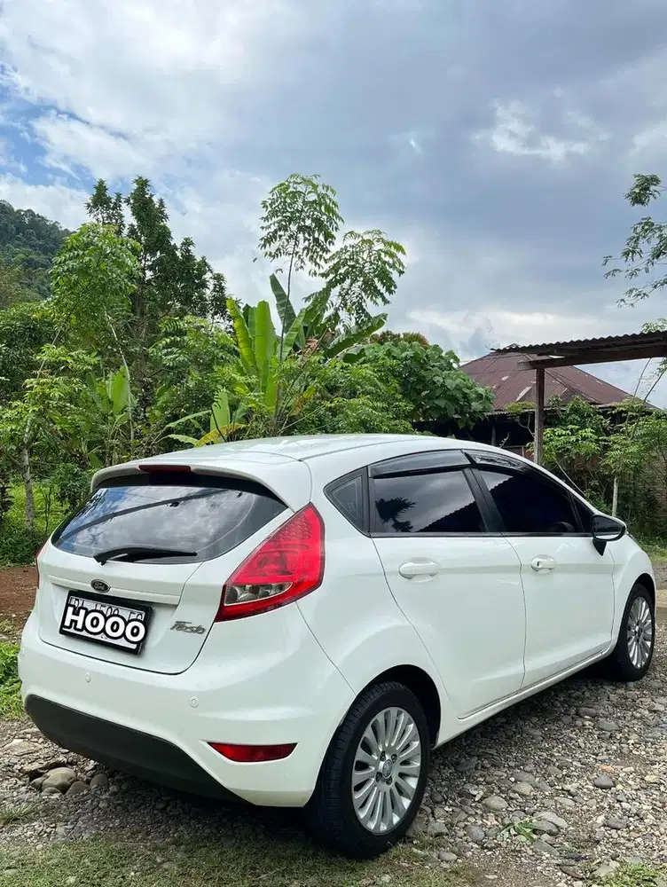Ford fiesta trend 1.4 matic tahun 2010 surat lengkap