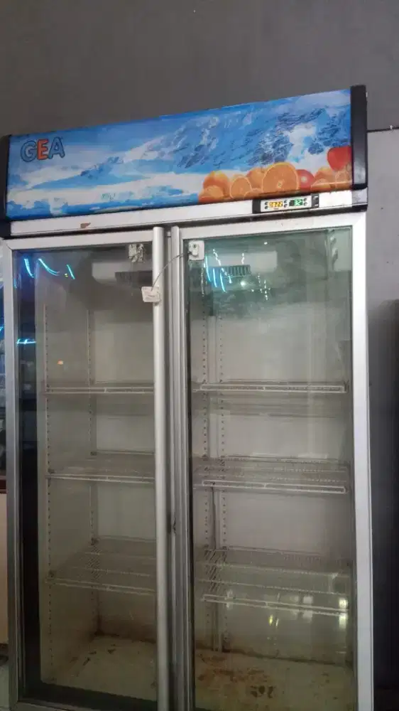 Show case 2 pintu GEA