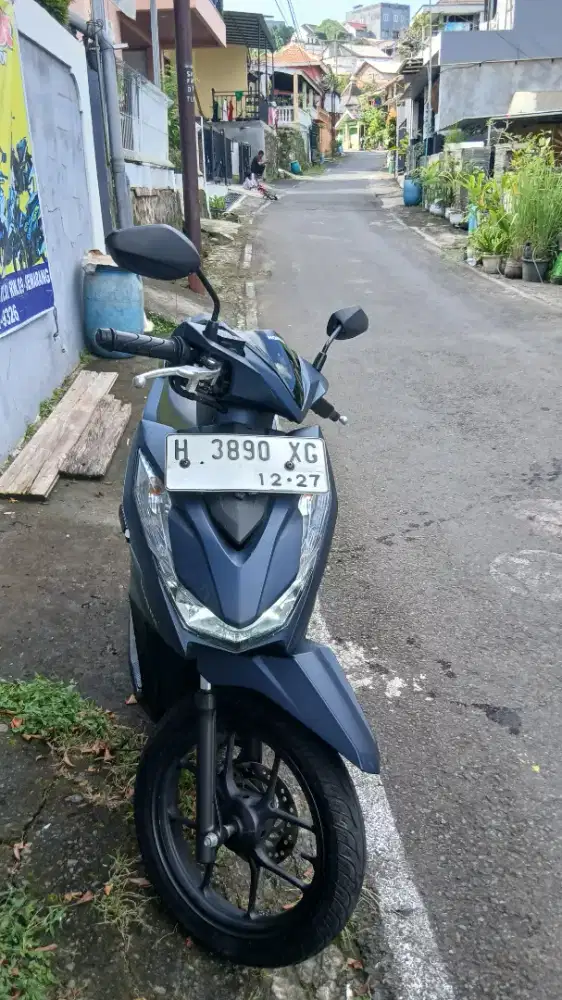 Beat Deluxe 2022 biru