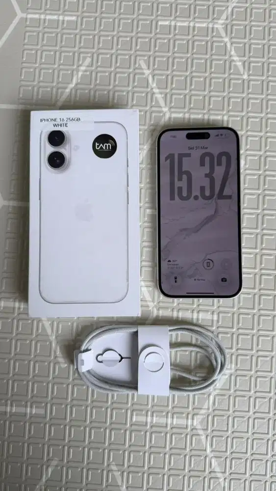 Iphone 16 basic white 256gb ibox
