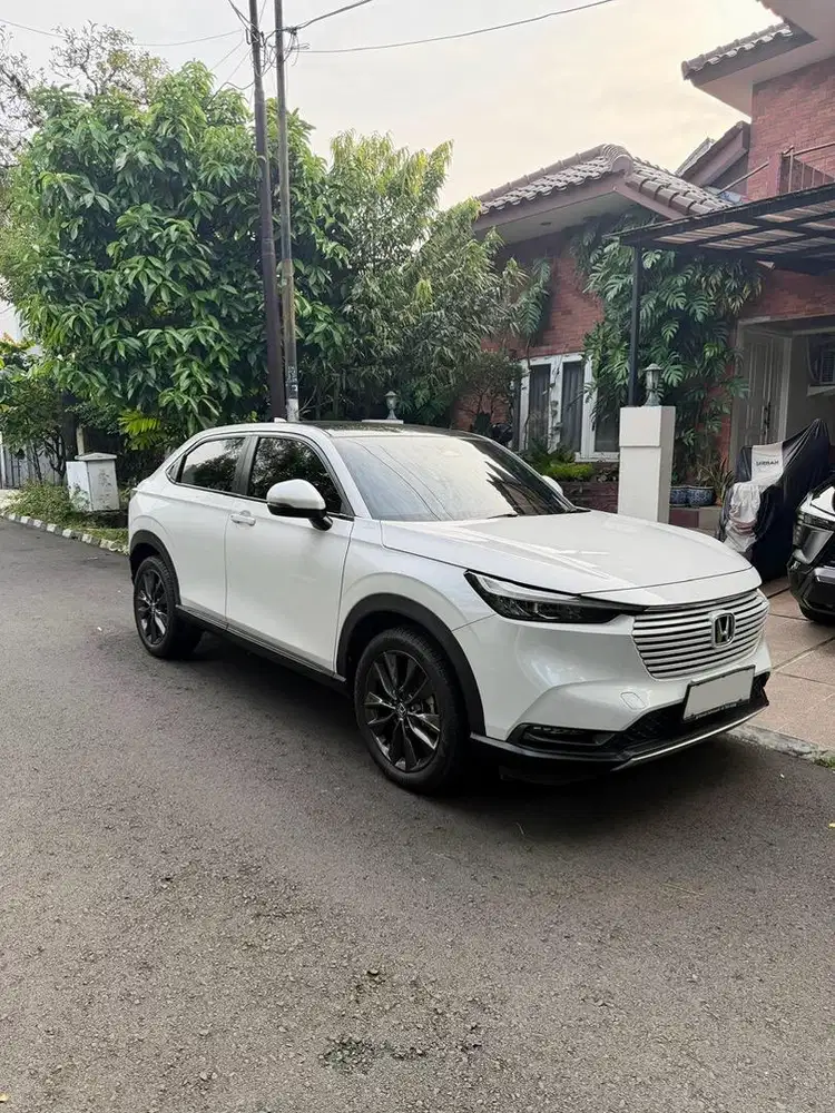 Honda HR-V SE 2023 Platinum White Pearl / Putih