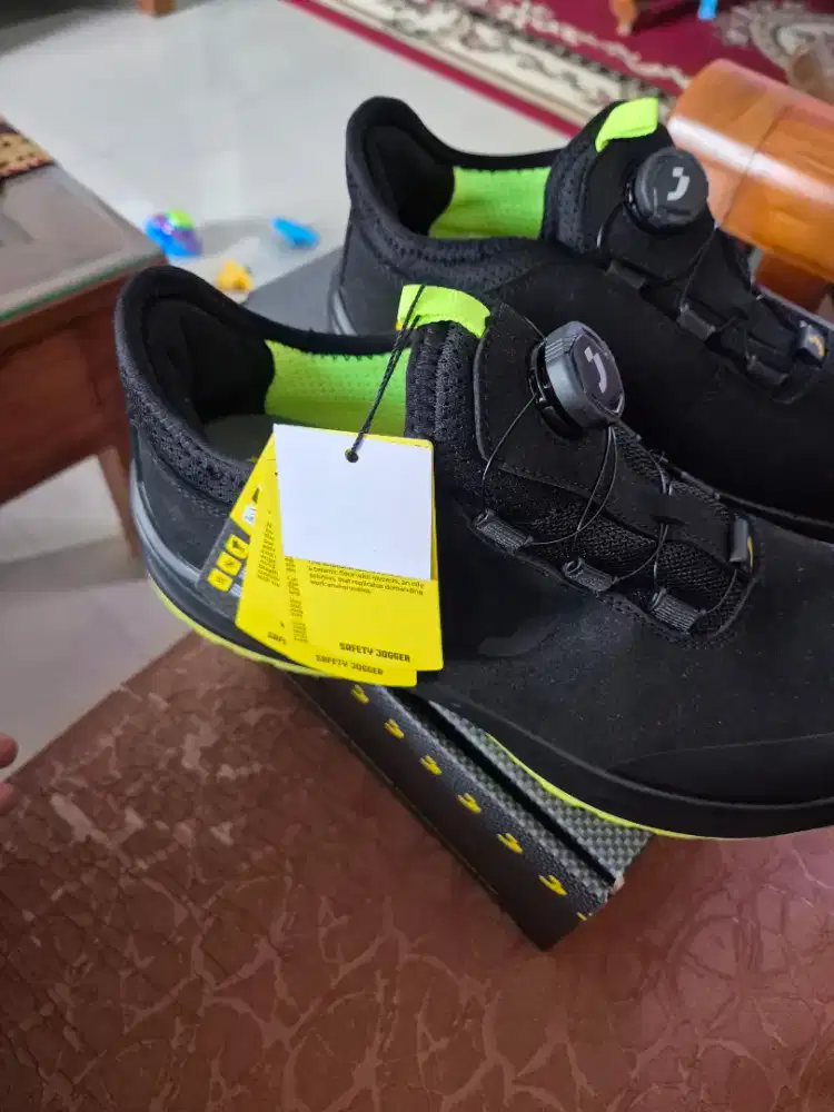 Sepatu Safety Jogger