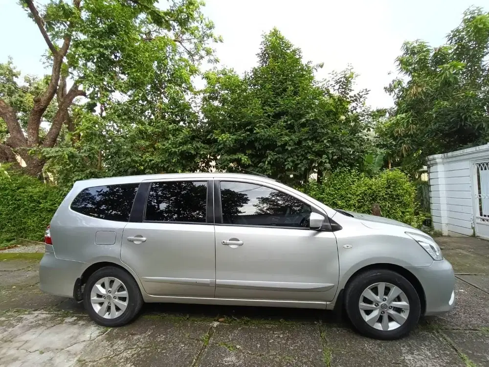 Grand Livina XV Facelift AT Silver 2016