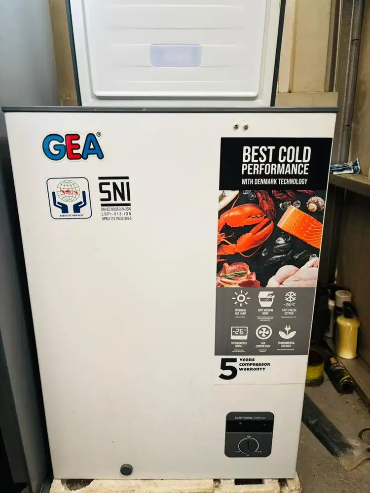 Freezer GEA kapasitas 100L