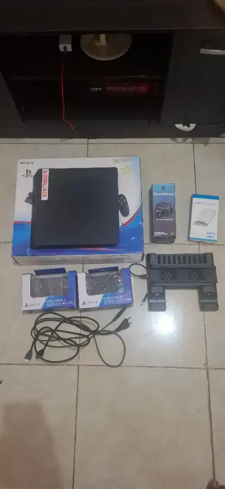 Di jual ps 4 500gb