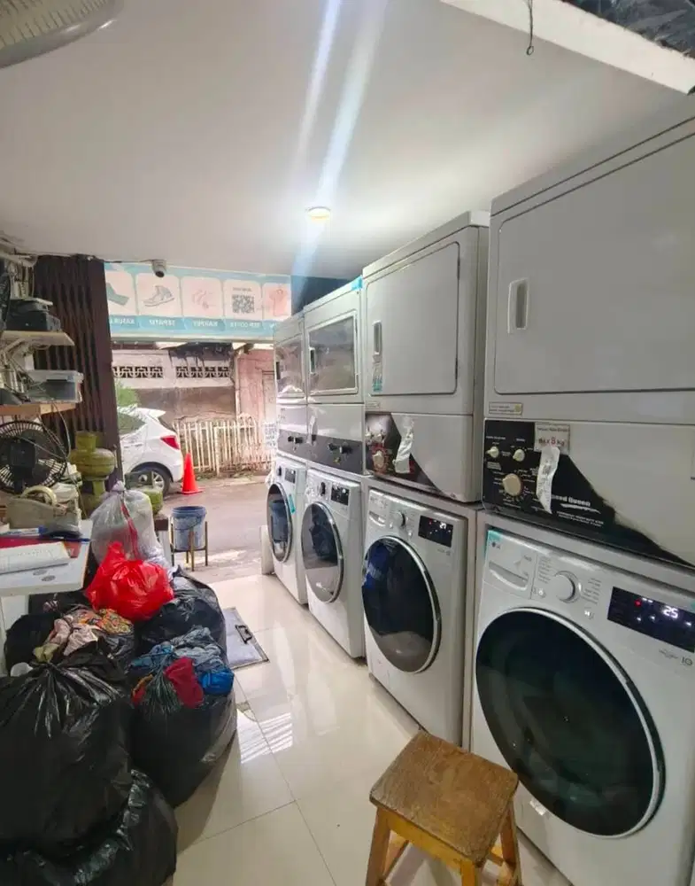 Dibutuhkan Karyawan / karyawati laundry SHIFT SIANG