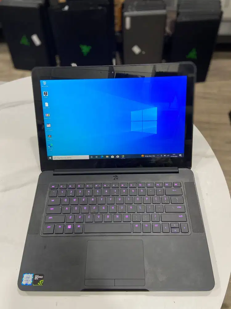 LAPTOP RAZER BLADE R209-0195 CORE I7 gen6 16GB/256GB LAYAR 14INCH *REC