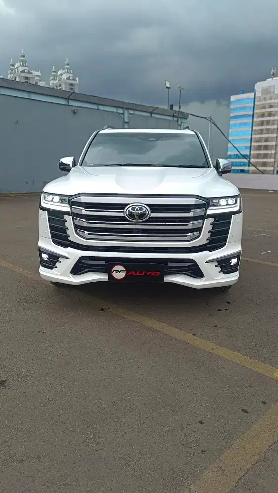 Toyota Land Cruiser 300 VXR 4x4 AT 2025