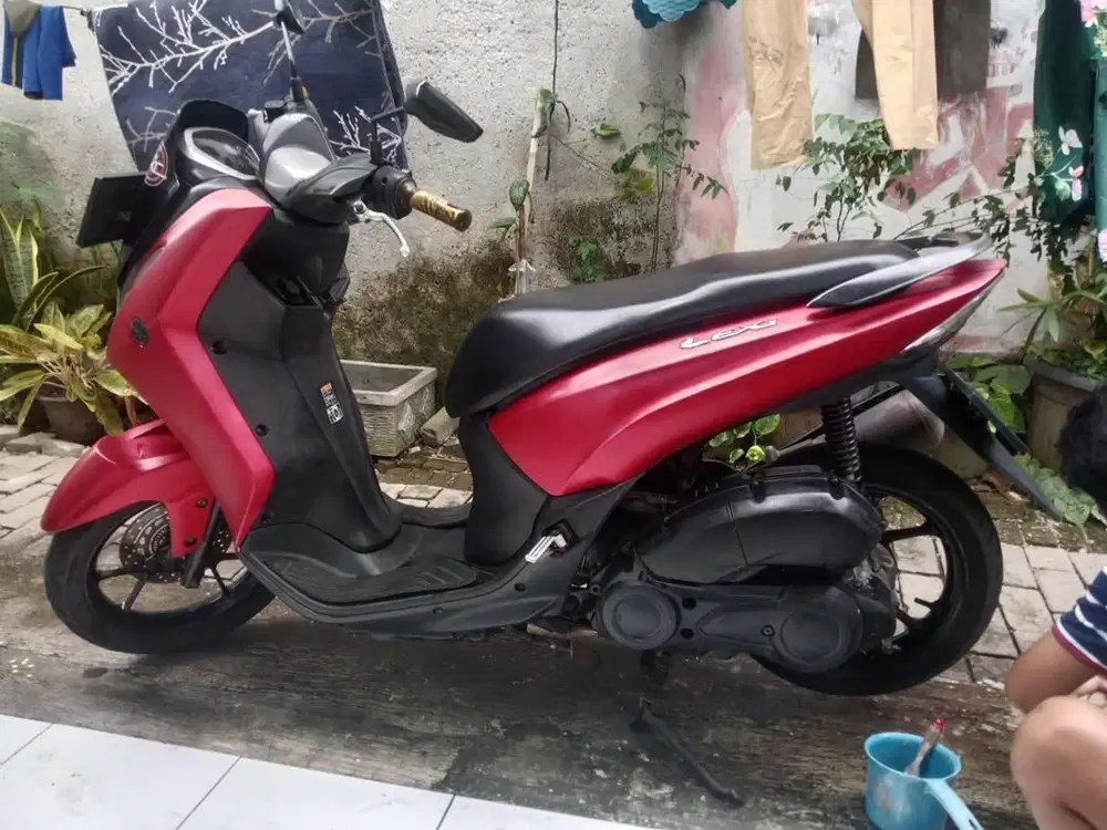 Yamaha lexi merah