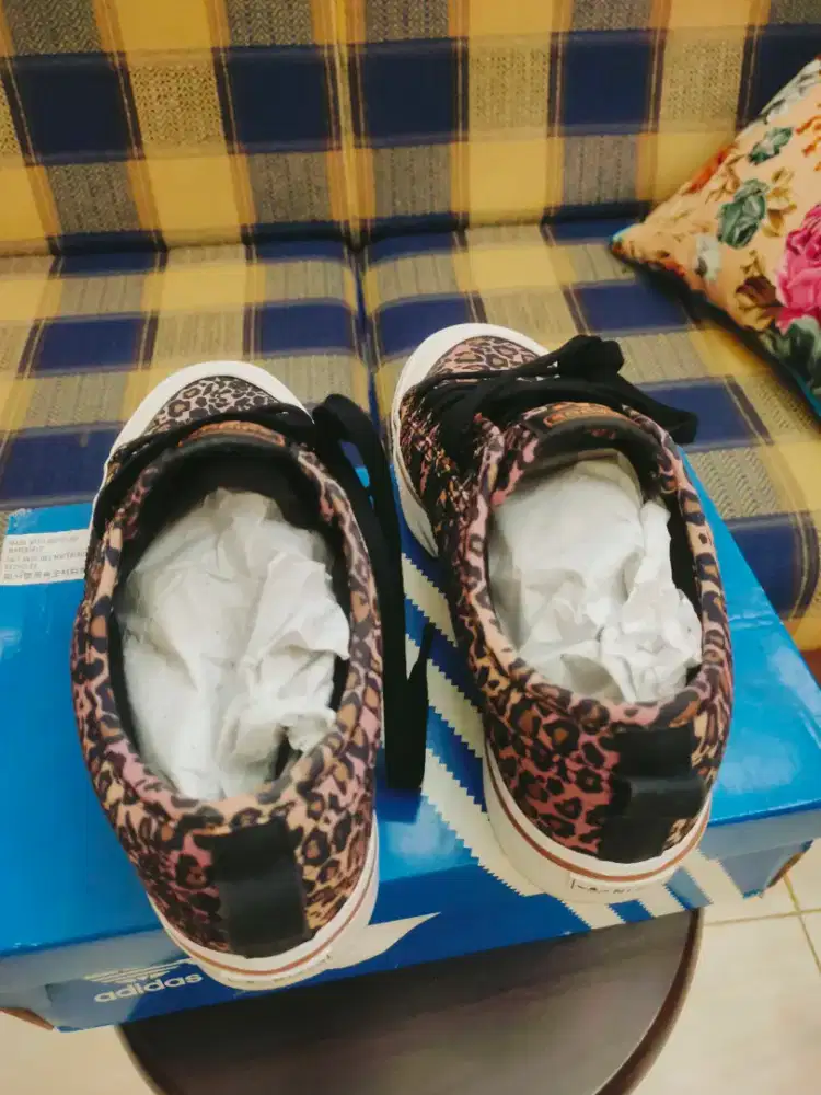 Selling CONVERSE SHOE