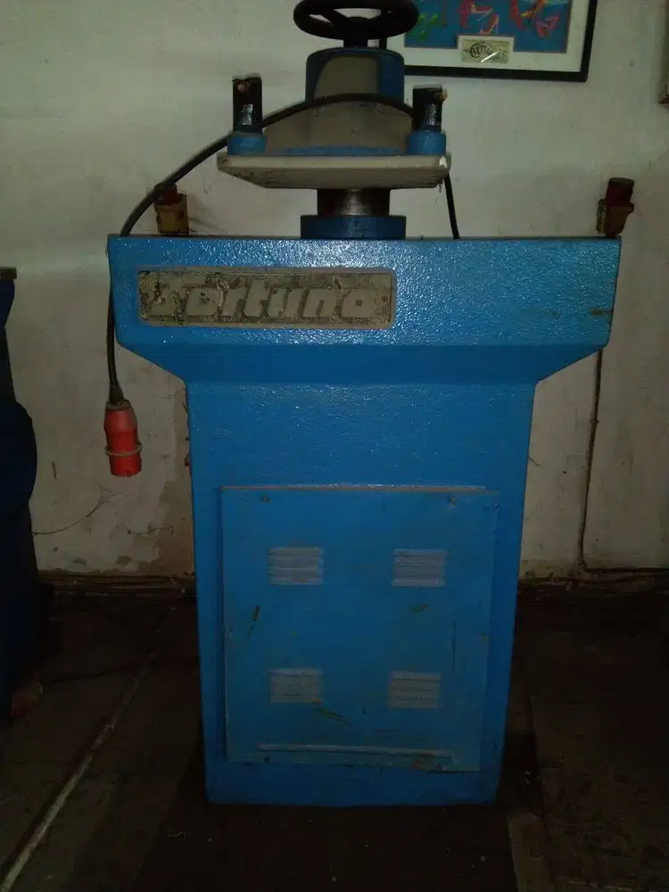 Jual Mesin2 ex Pabrik Sepatu