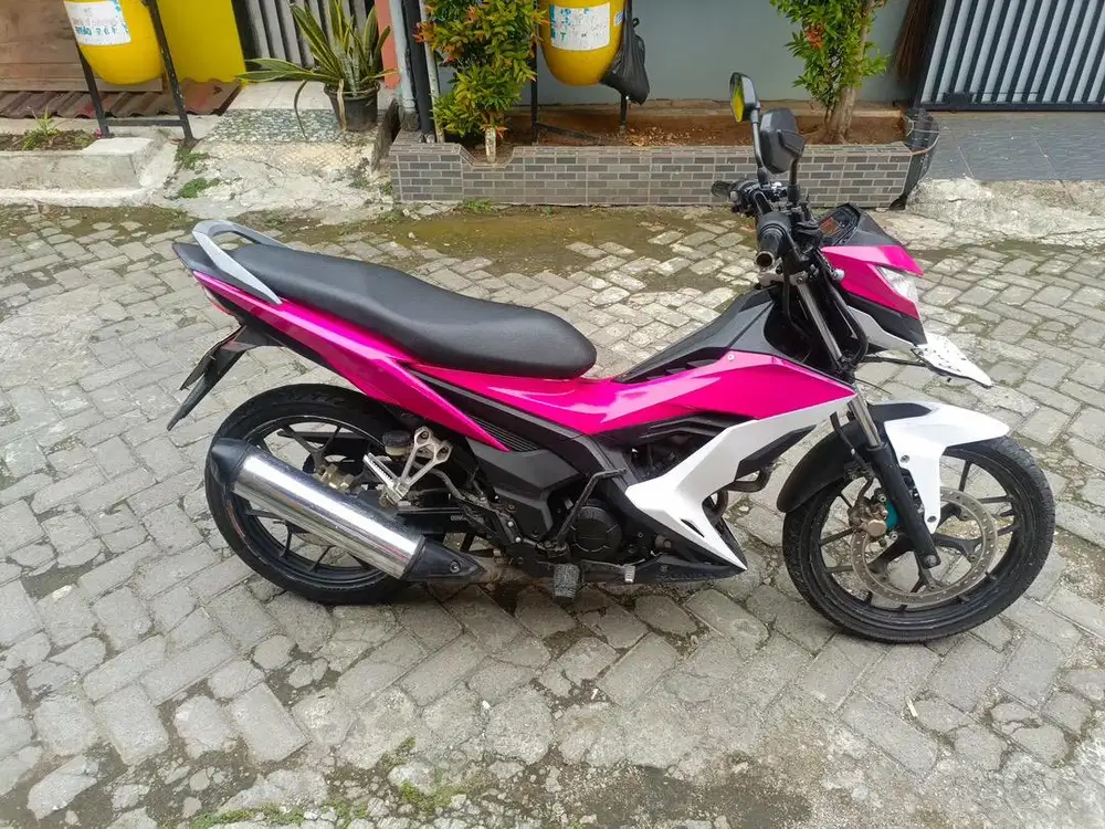 Honda Sonic 150R Pink Magenta
