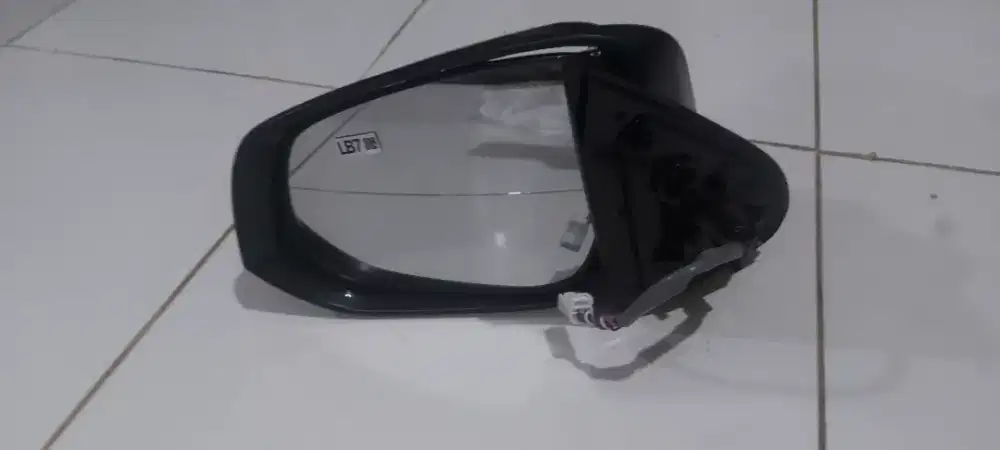 Spion elektrik sebelah kiri mobil Toyota inova reborn