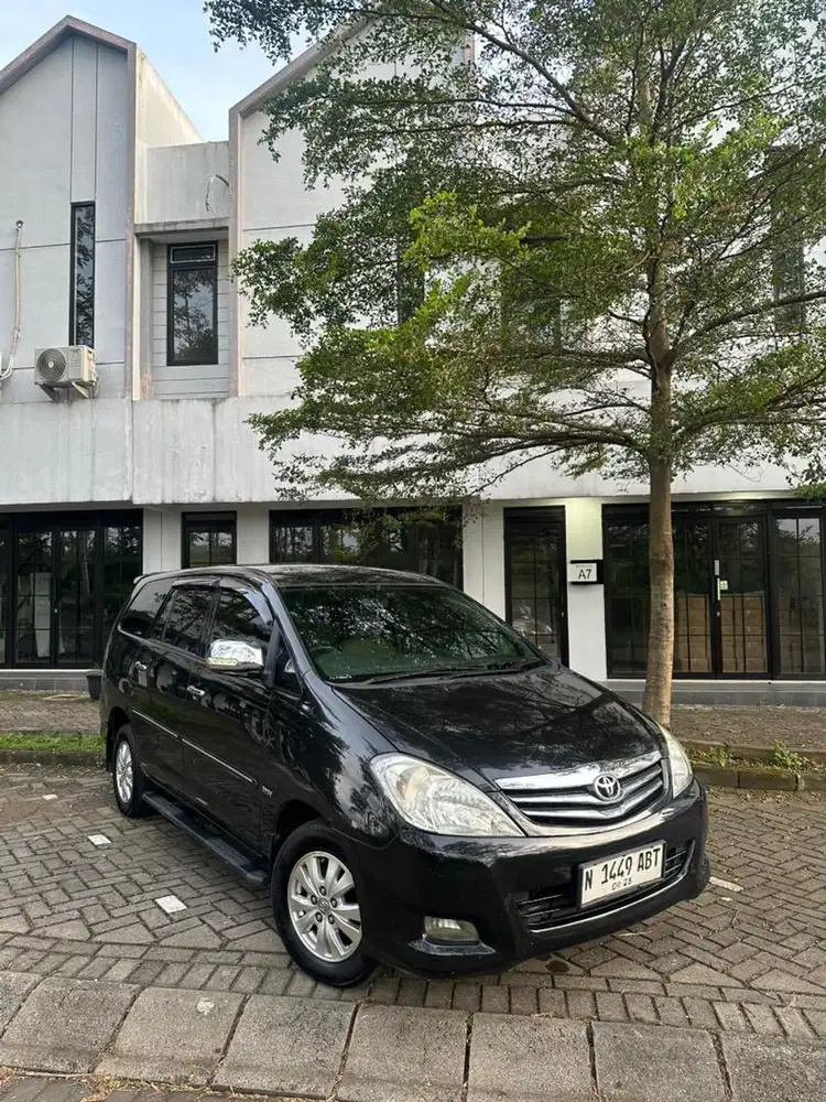 Kijang Innova V 2010 matic