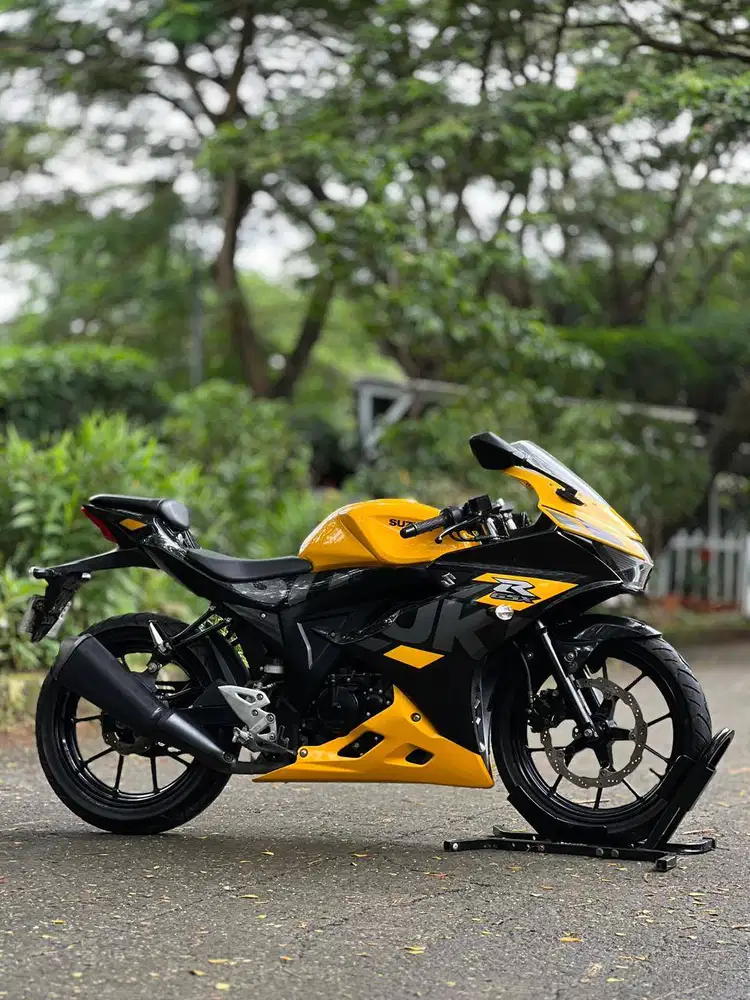 SUZUKI GSX R150 KEYLESS 2021 HITAM KUNING KM LOW PAJAK ON TANPA PR