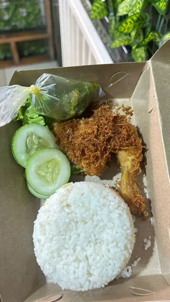 Saya mencari karyawan untuk dirumah makan