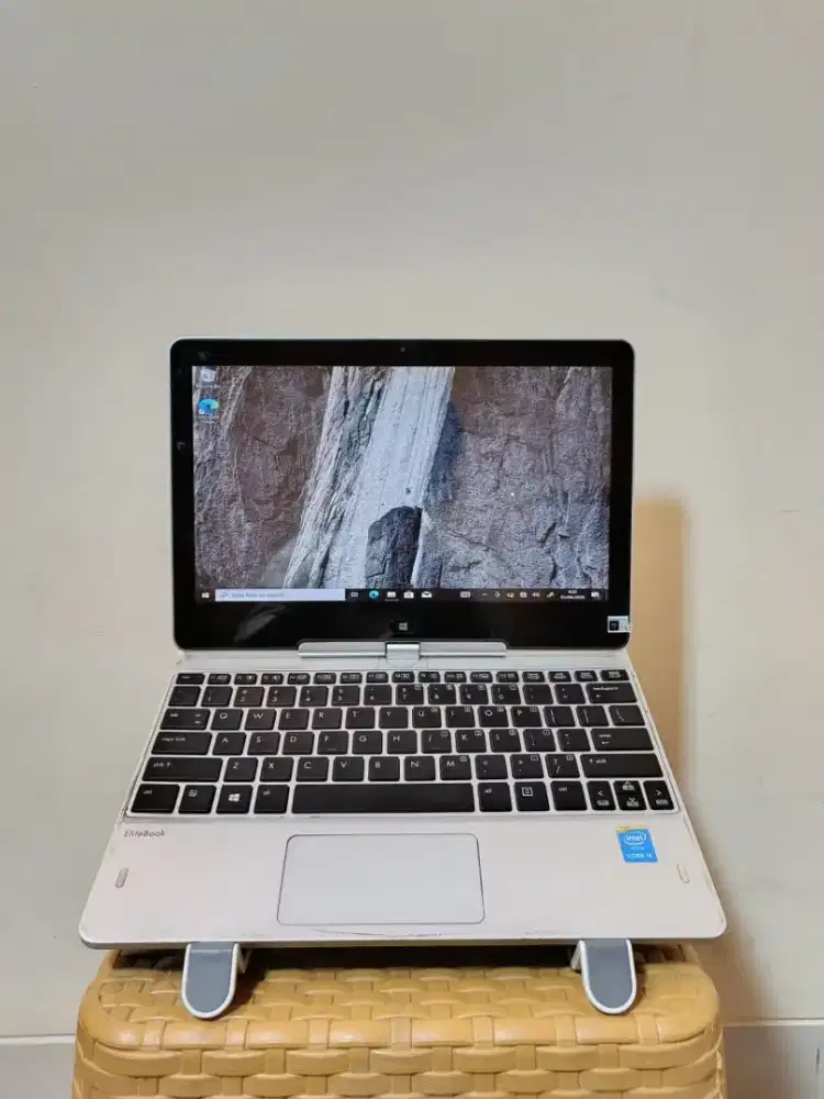 Laptop Hp Revolve ringan dan mudah di bawa kemana mana