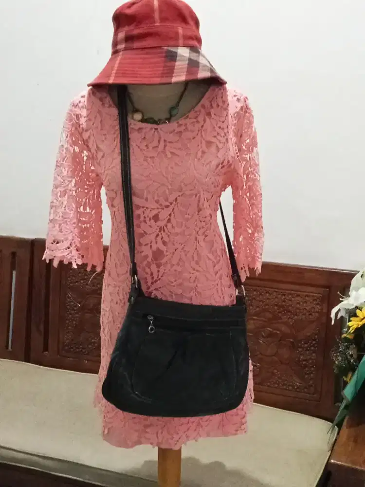 Tas selempang kulit asli