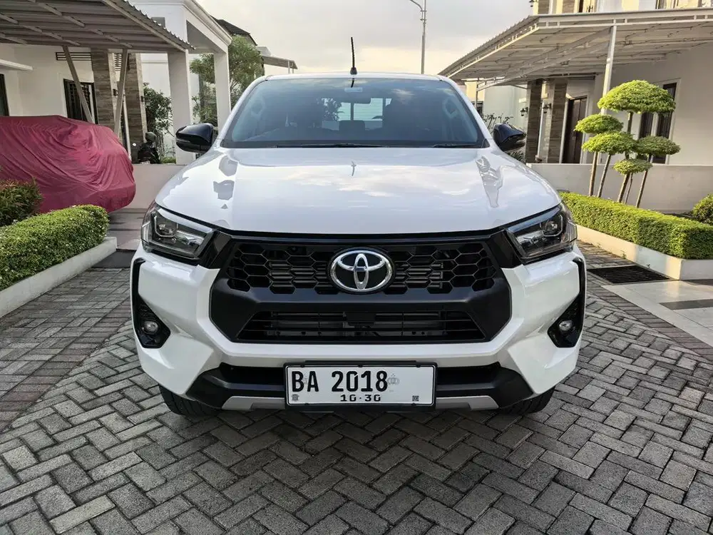 Toyota Hilux DC  V 4x4  Metic solar 2025