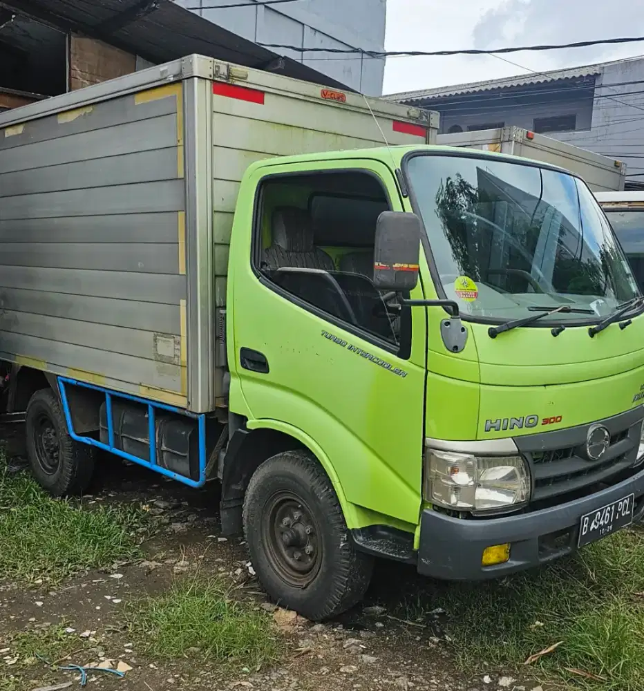 Hino box engkel 2016