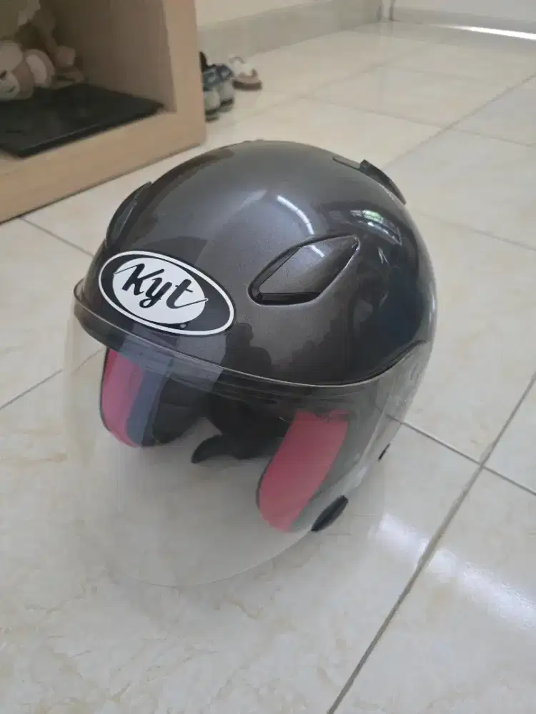 Dijual helm KYT dj maru ukuran M masih bagus