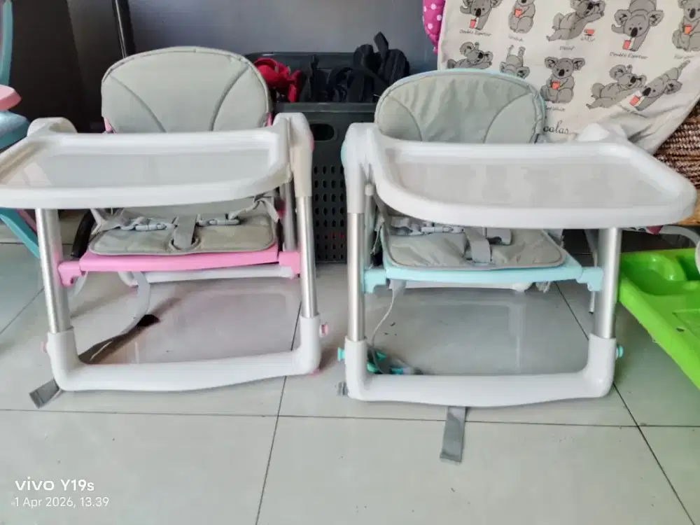 Dijual bangku makan bayi ada 2 PC