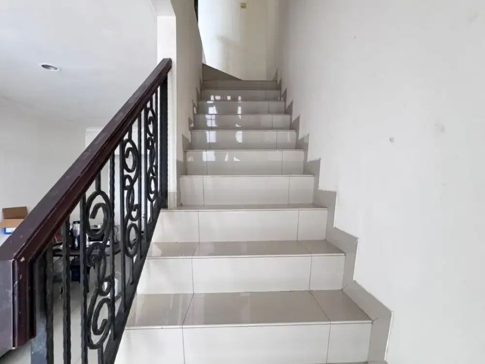 Rumah Green Lake City, West Europe 4x12, SHM, Harga 1.35 milyar