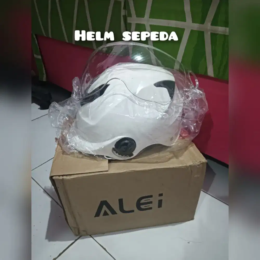 Helm sepeda kondisi baru