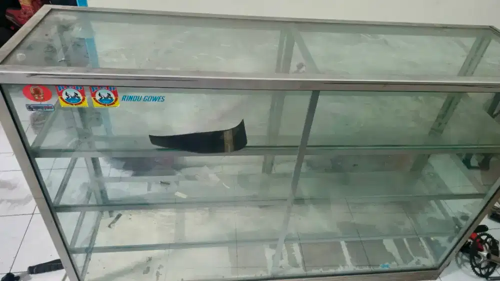 Etalase kaca 3 susun bekas