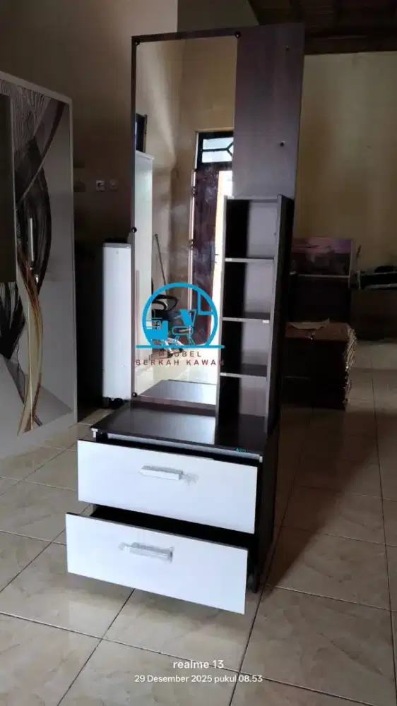 Meja rias siap antar