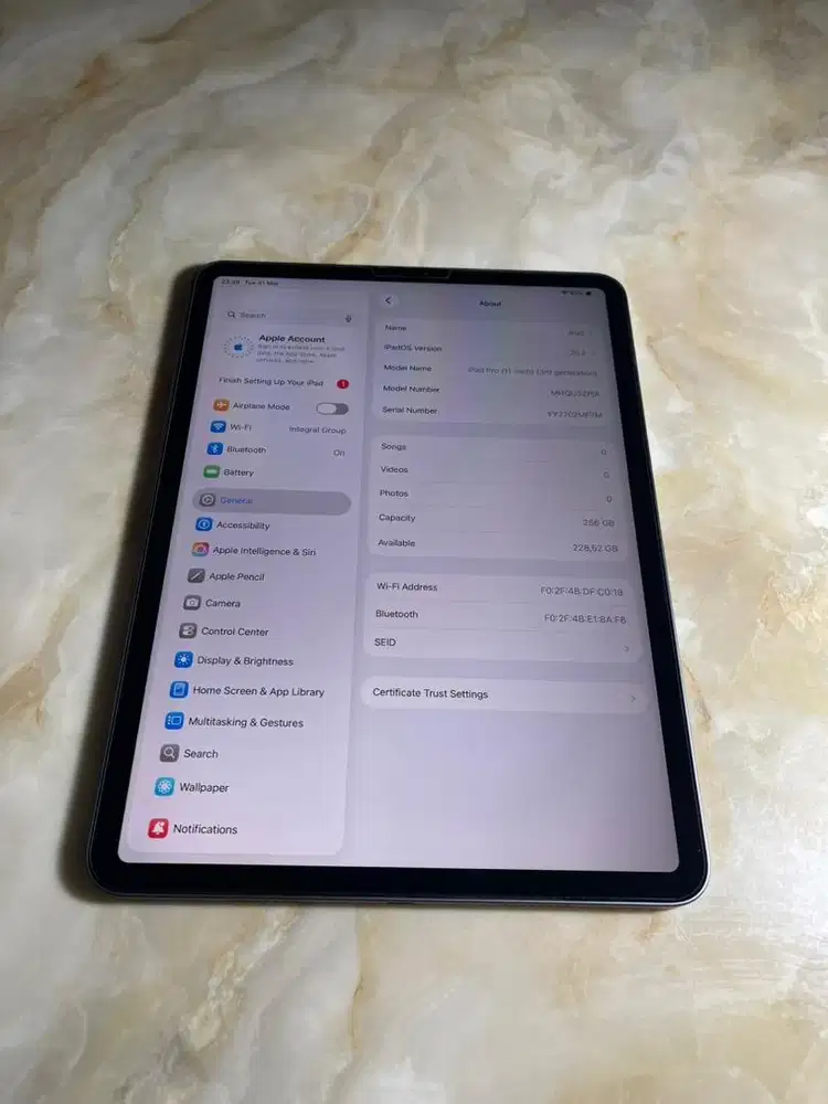 Ipad Pro 11 inch M1 2021 (3rd Gen) 256gb Wifi only Like new 10/10