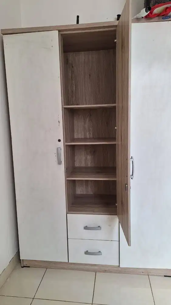 Lemari pakaian 3 pintu, 2 laci