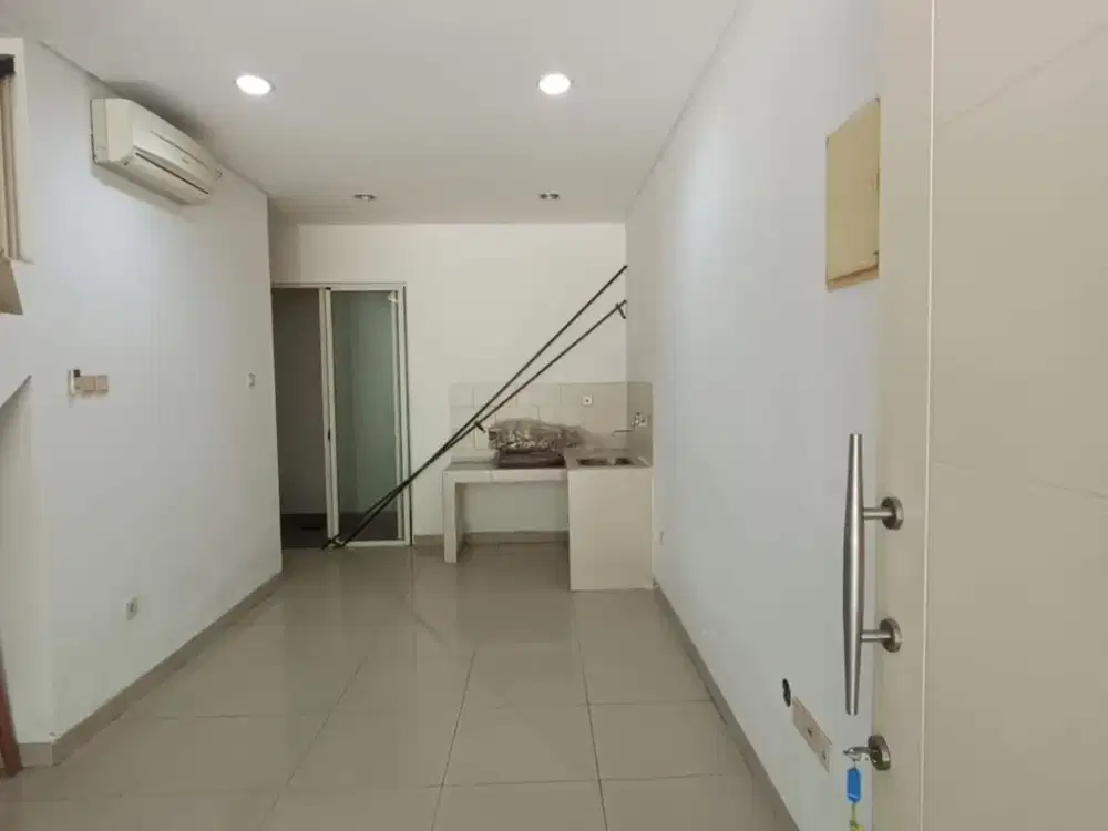 sewa rumah 3 lantai katamaran indah PIK uk 4x11,5m kosongan